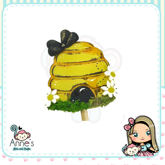Embossed and Cutout Clay Cutter - Bee House